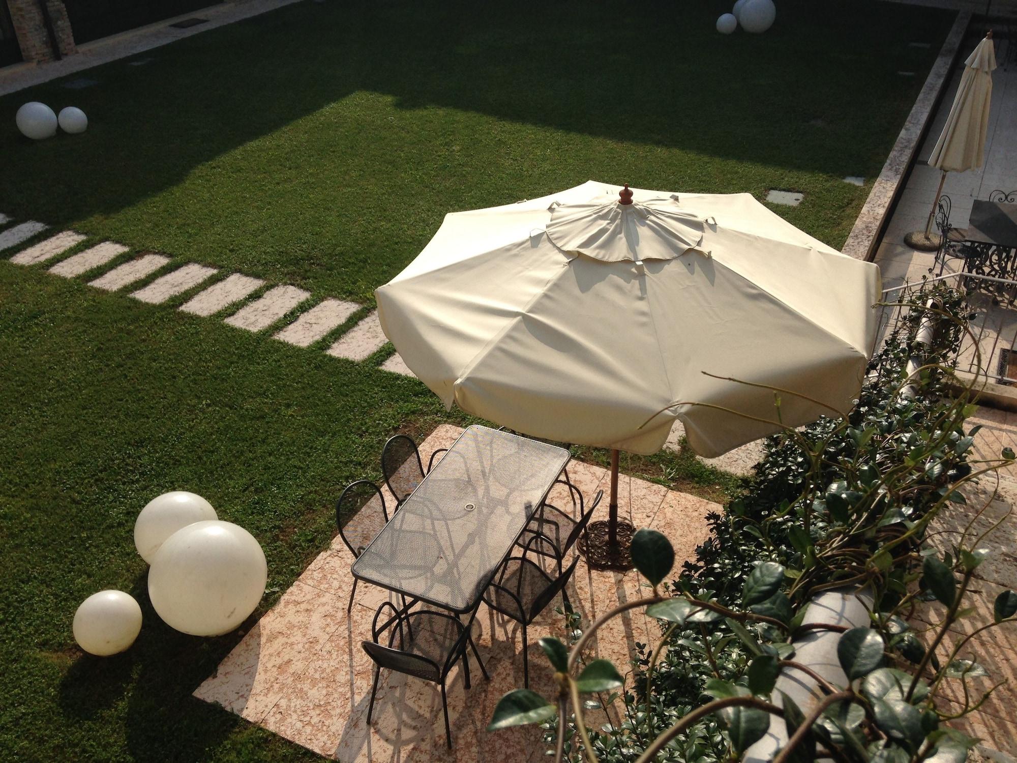 Relais Corte Paradiso Πεσκιέρα ντελ Γκάρντα Εξωτερικό φωτογραφία